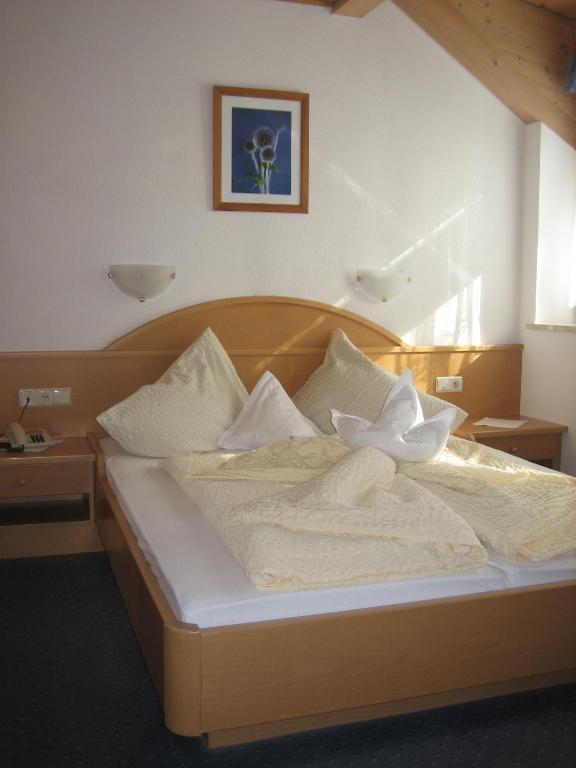 Hotel Haselried Tirolo Exterior photo